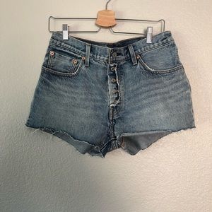 Never worn Levi's 501 denim shorts. Sz31